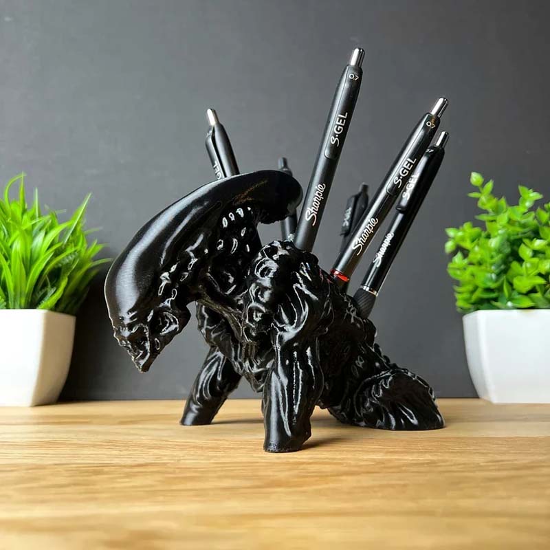 Alien-inspirierter Stifthalter