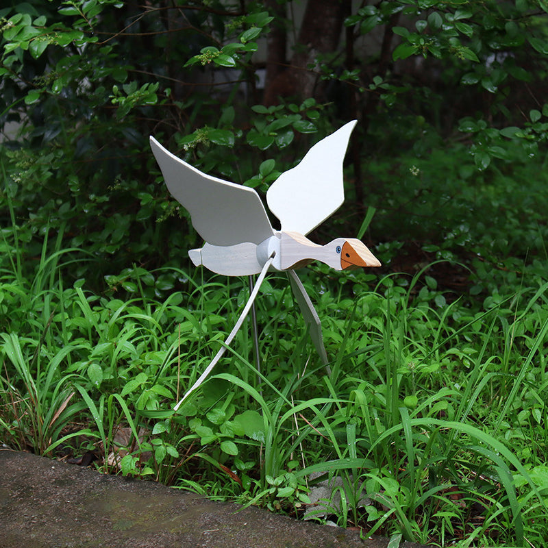 Windmühle mit Möwe als Gartendekoration