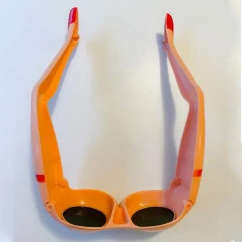 Neuartige Sonnenbrille in Bein- und Gesäßform