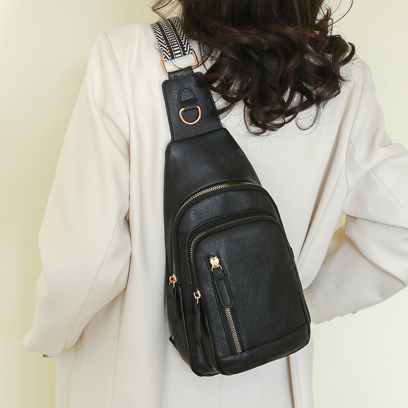 EleganzBag – Modische Damen-Lederschultertasche