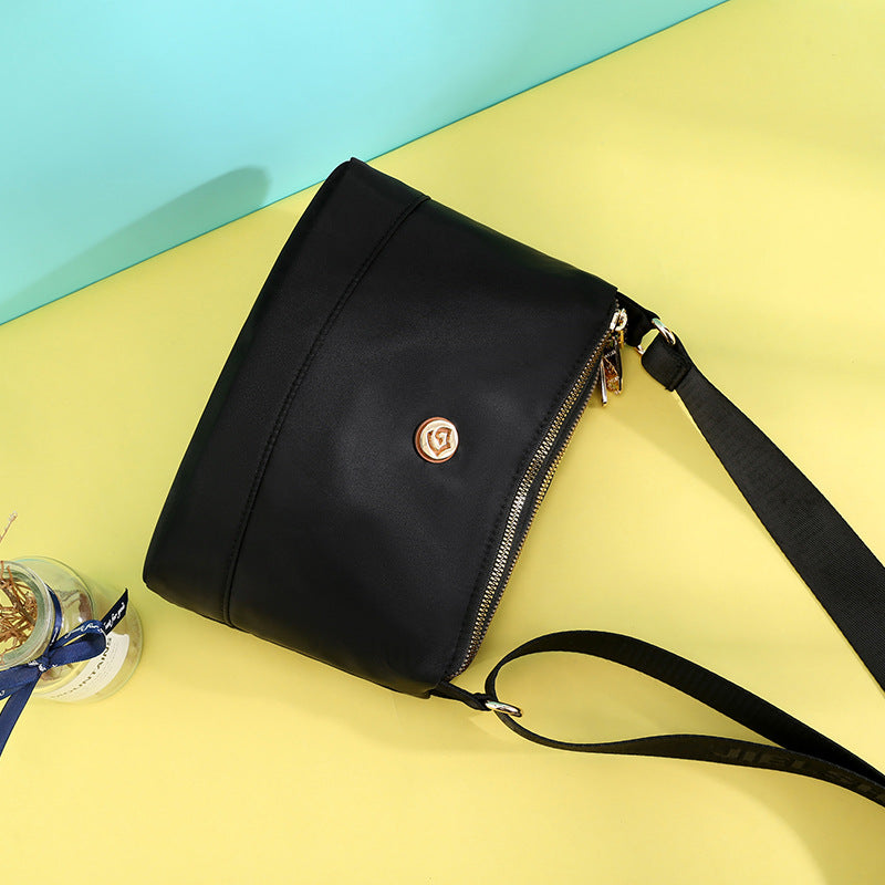 UrbanEase – Minimalistische Nylon-Umhängetasche