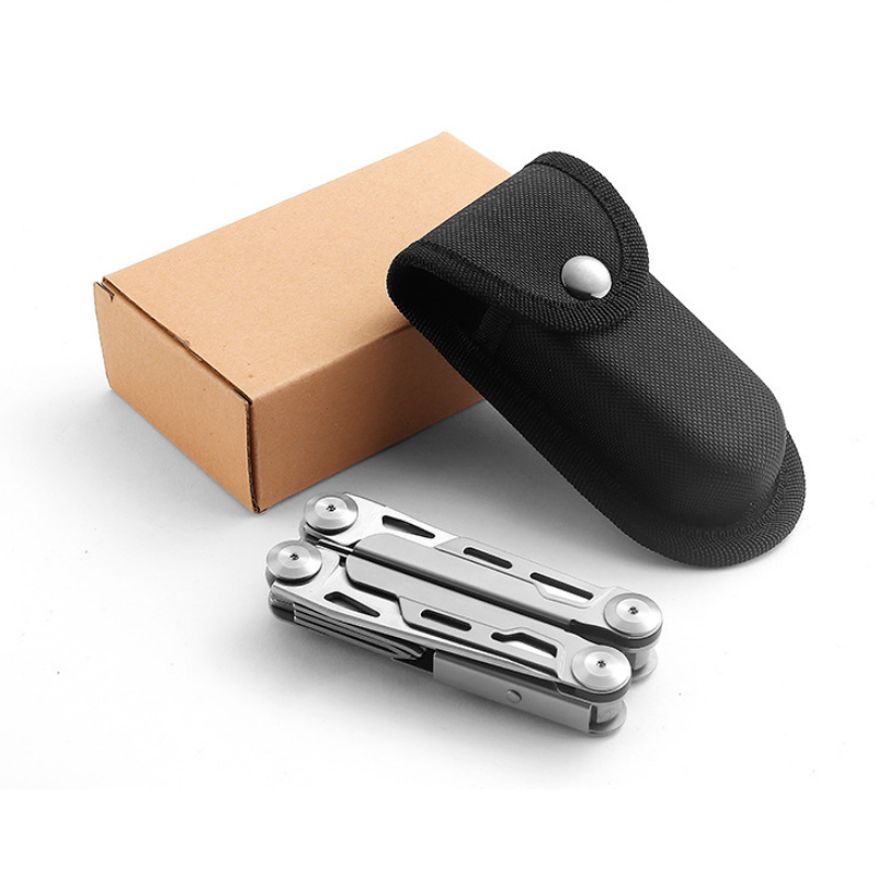 TitanGear – 12-in-1 Edelstahl Multifunktions-Werkzeug