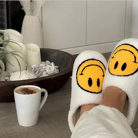 HappyFeet™ Smiley-Face-Schuhe | 50% Rabatt